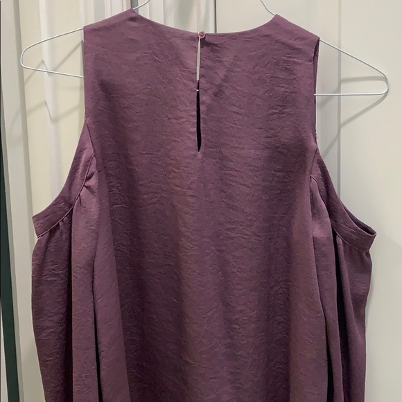 Express Balloon, Cold Shoulder sleeve top - Picture 4 of 4